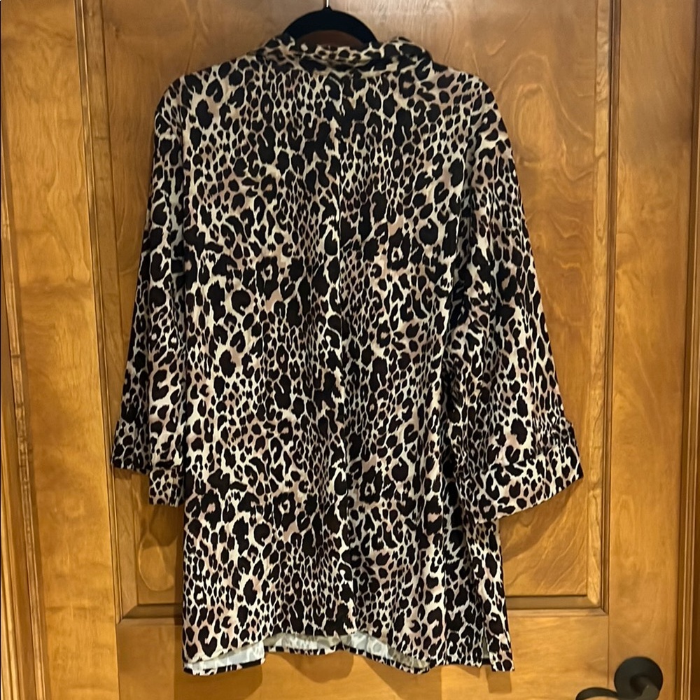 Catherines Leopard Print Button Down Top NWT - image 4